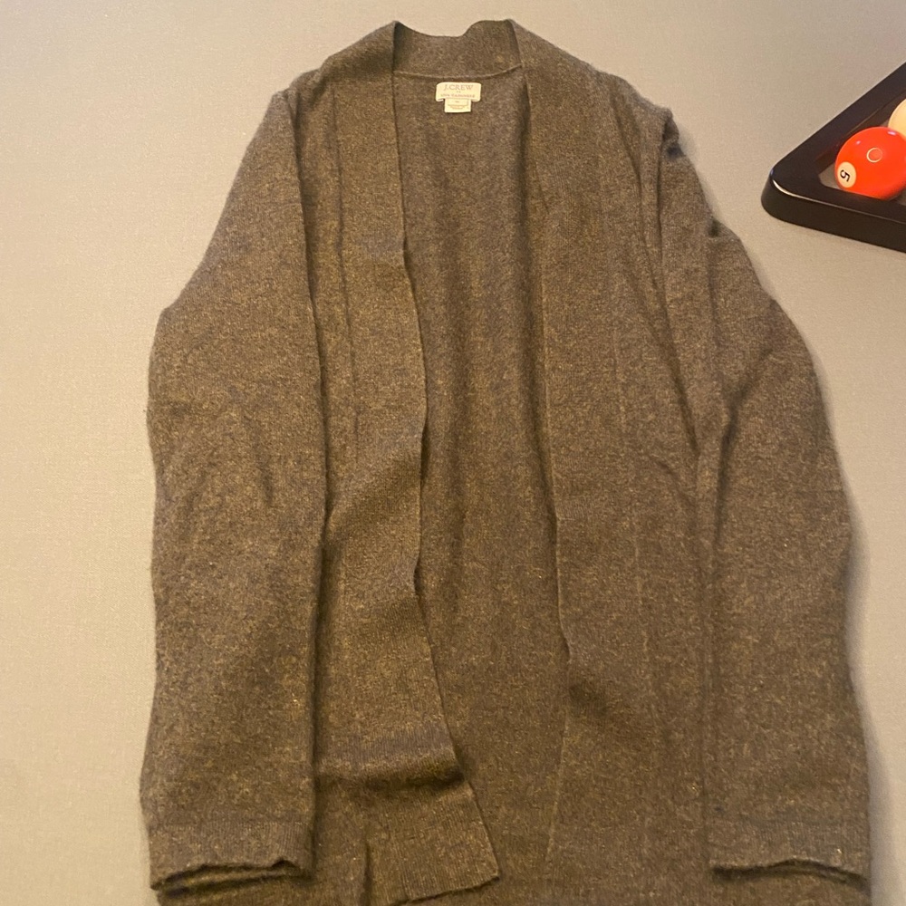 CREW CARDIGAN. IT IS A GREY/LIGHT GREEN COLOR AND IS THIN! So cute